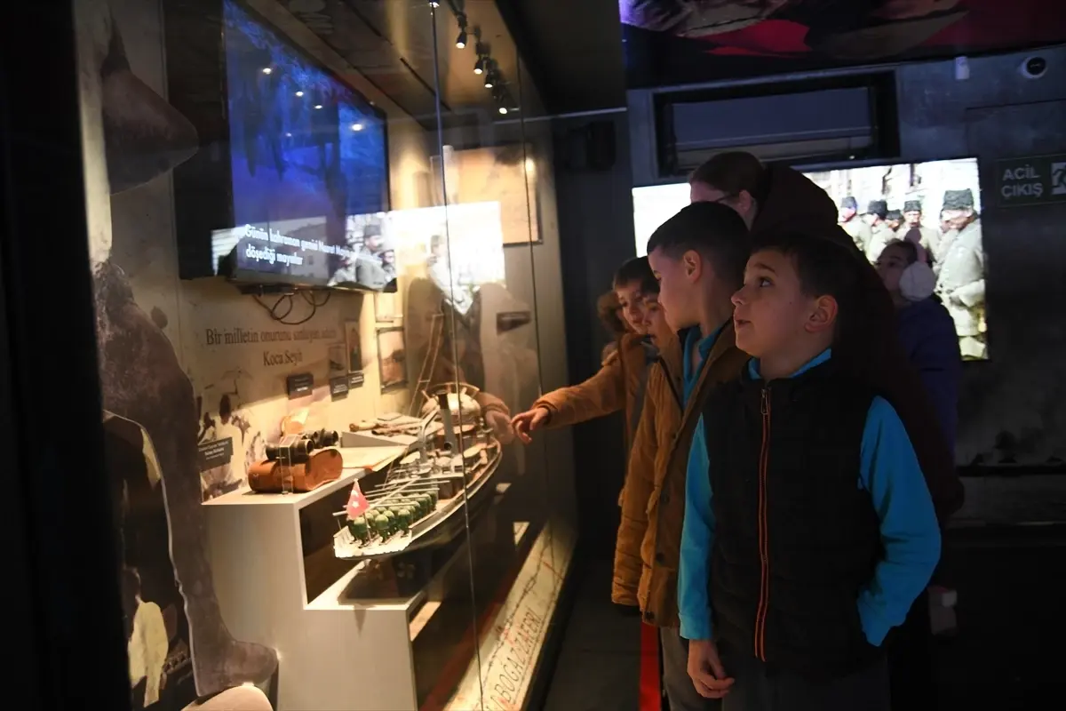 Sındırgı’da Çanakkale Savaşları Mobil Müzesi İki Gün Süreli Ziyaretçilere Açıldı