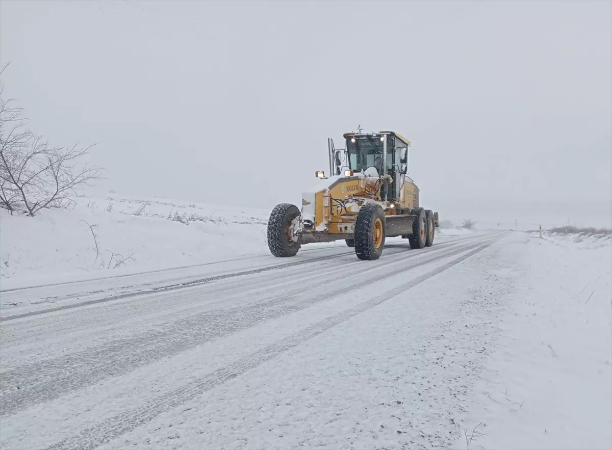 Edirne’de Kar Küreme ve Çözüm Çalışmaları Sürüyor