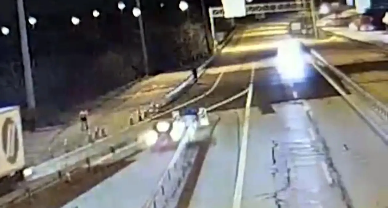 Edirne'de TEM Otoyolu'nda Ters Yönlü Araç Bariyere Çarptı