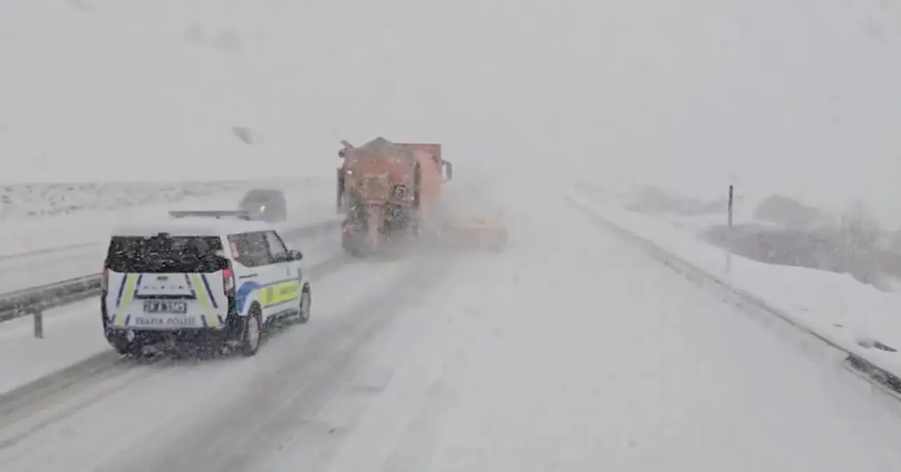 Erzincan’da Şiddetli Kar Yağışı Sivas ve Gümüşhane Yollarını Felç Etti