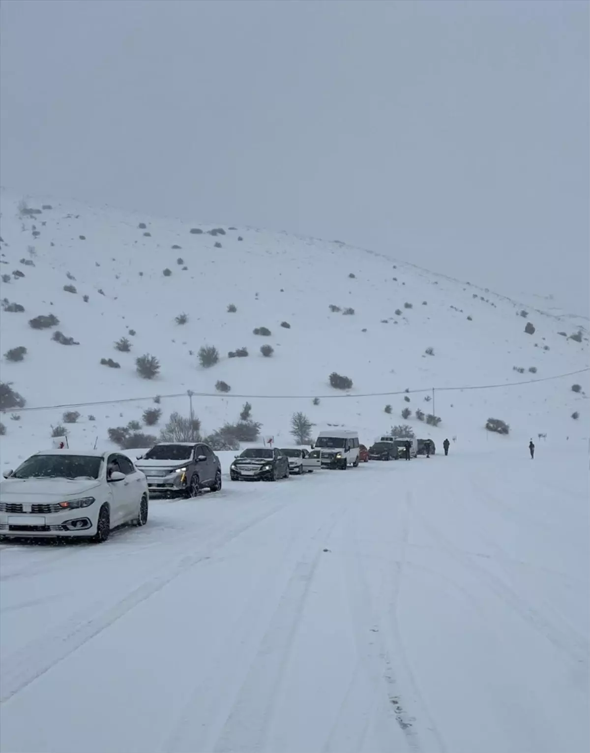 Yoğun Kar Yağışı Gümüşhane‑Erzincan Karayolunu Kapatıyor