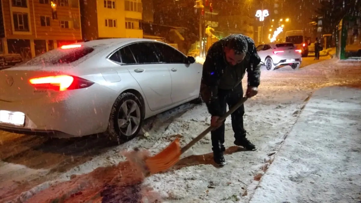 Kars ve Sarıkamış’ta Yoğun Kar Yağışı Şehri Kapladı
