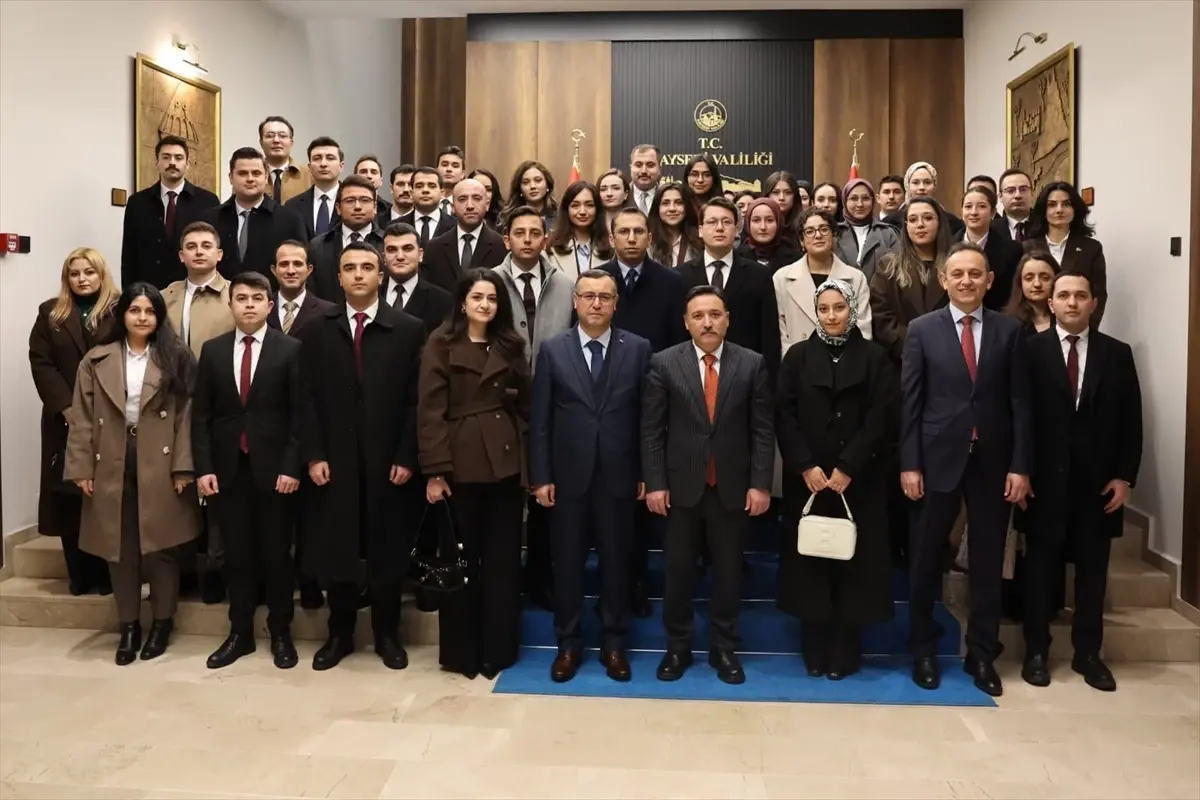 Kayseri Valisi Çiçek, Hakim ve Savcı Yardımcılarıyla Adalet Üzerine Görüşmeler Gerçekleştirdi