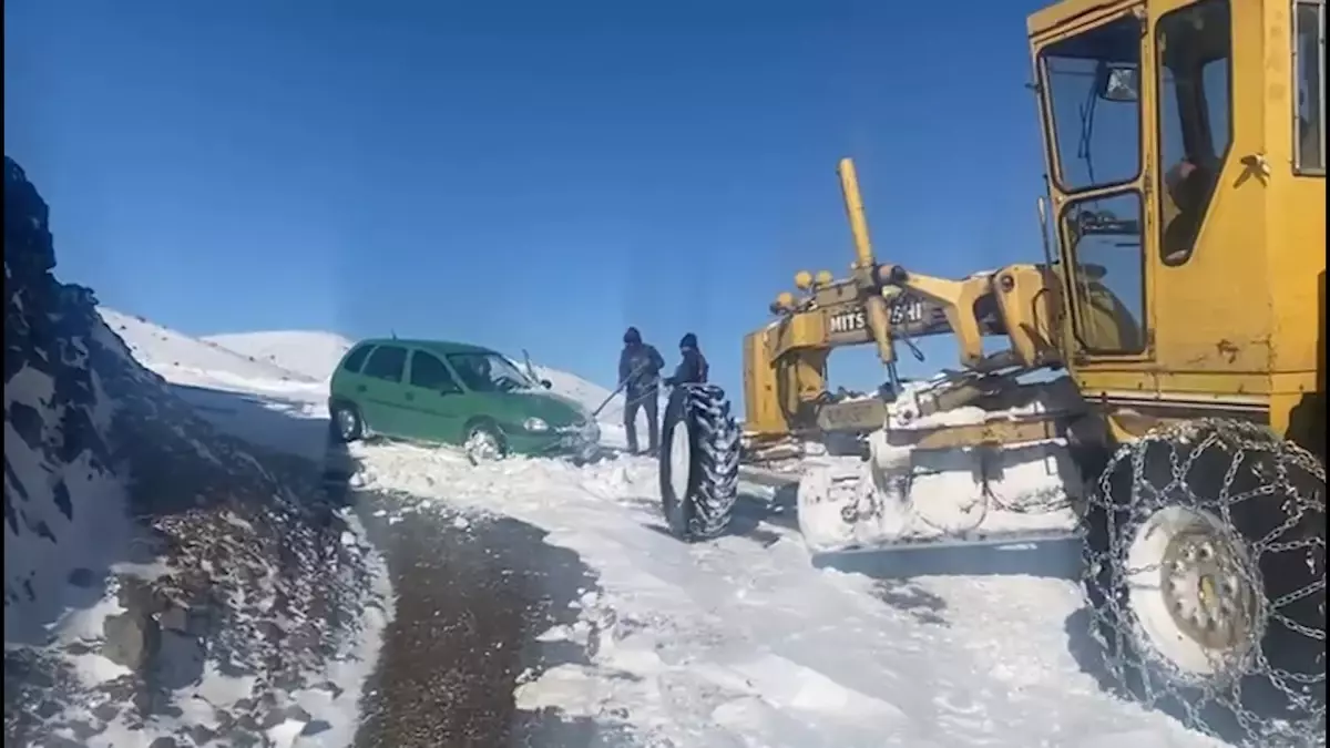 Malatya’da Şiddetli Kar Yağışı Sonrası Belediye Ekipleri Vatandaşları Kurtardı