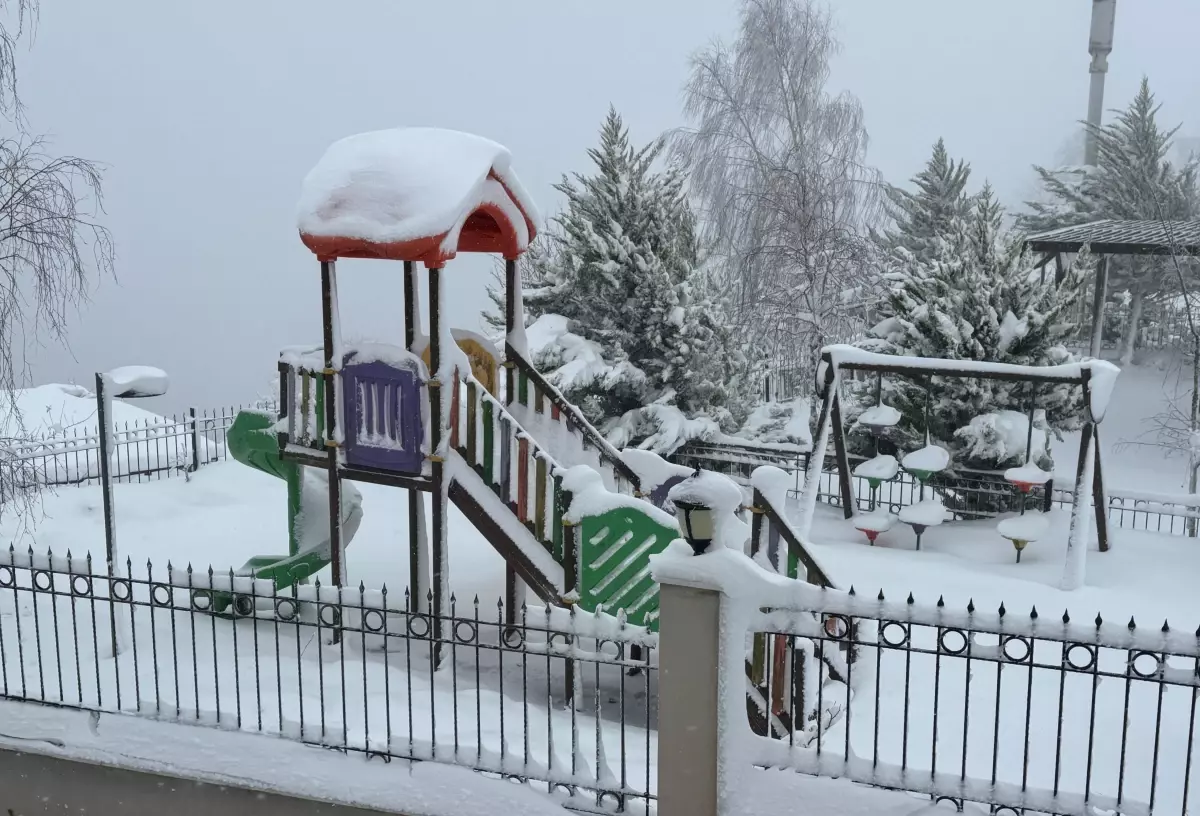 Akkuş’ta Kar ve Buzlanma Nedeniyle Eğitim Bir Gün Durakladı