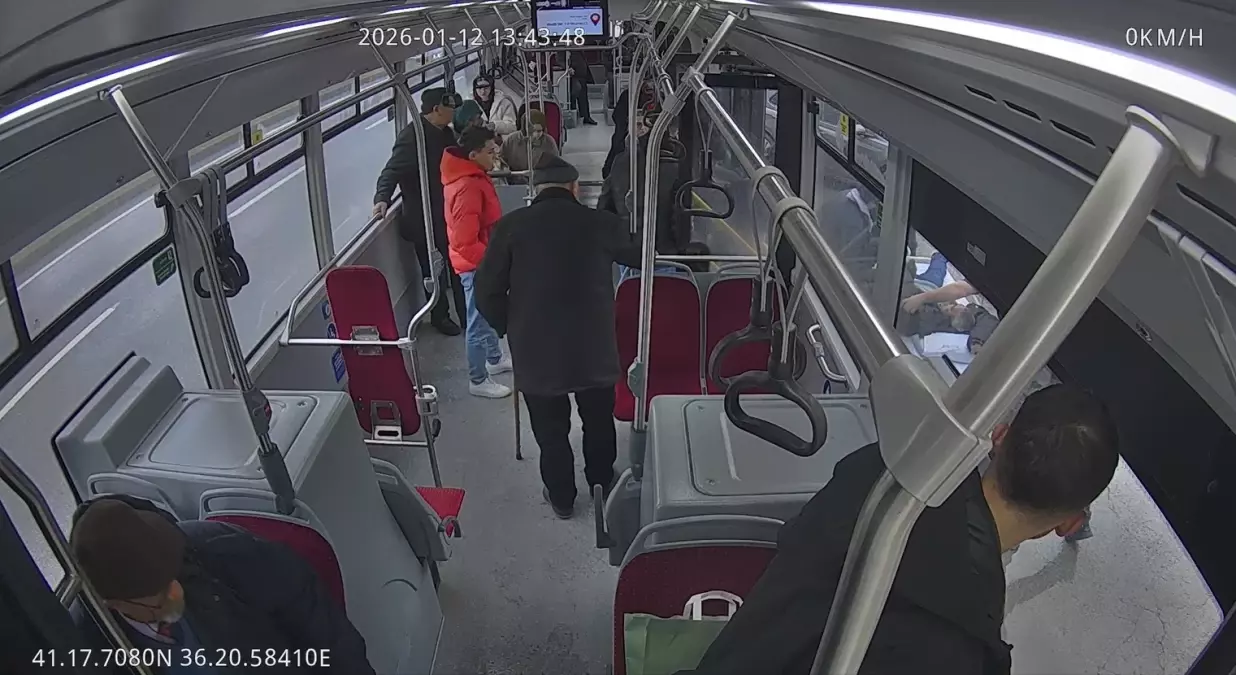 Samsun Halk Otobüsü Şoförü, Hastalanan Yolcuyu Acil Hastaneye Yönlendirdi
