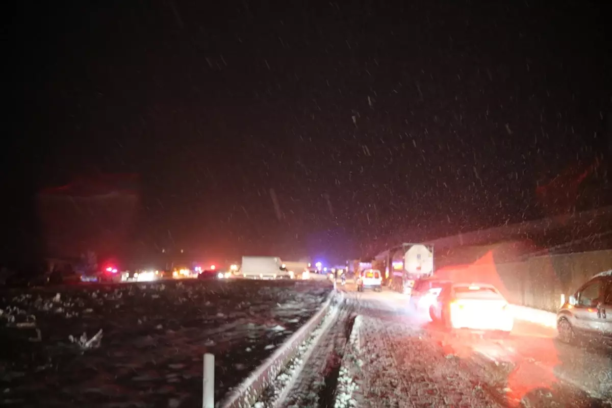 Tokat’ta Yoğun Kar Yağışı: Ekipler Hızlıca Kar Küreme ve Tuzlama Çalışmalarına Başladı