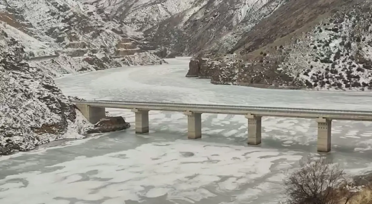 Çoruh Nehri Buzla Kapandı: Kışın Büyüleyici Manzarası