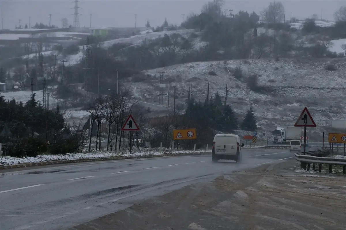 Yalova’nın Yüksek Kesimlerinde Kar Yağışı Yoğunlaşıyor