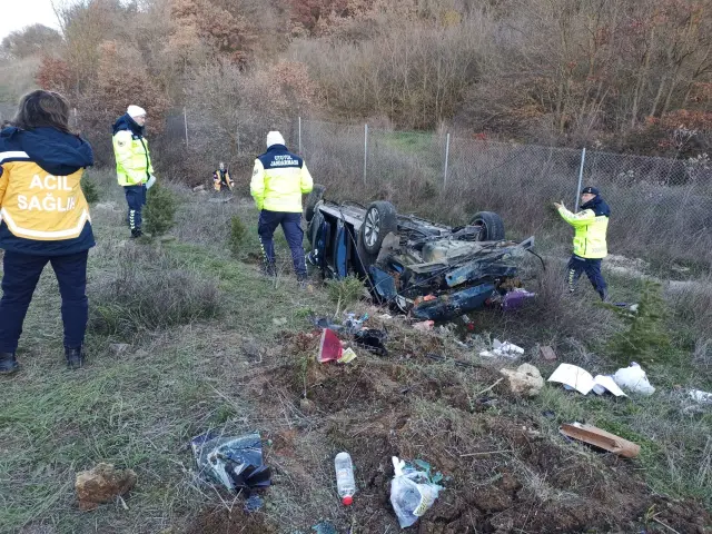 Kaza yerinde polis ve kurtarma ekipleri