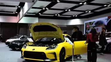 Fuar alanındaki otomobil sergisi