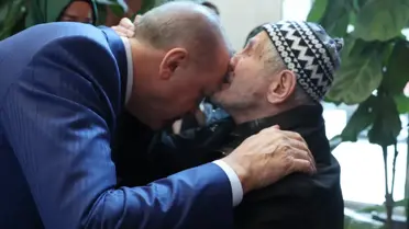 Erdoğan ve yaşlı vatandaşlar baston alıyor
