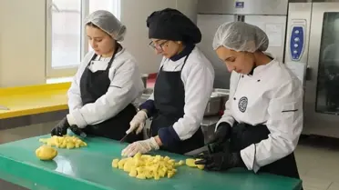 Öğrencilerin yemek hazırlama süreci
