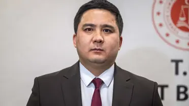 Kırgızistan ve Türkiye yetkilileri birlikte fotoğraf