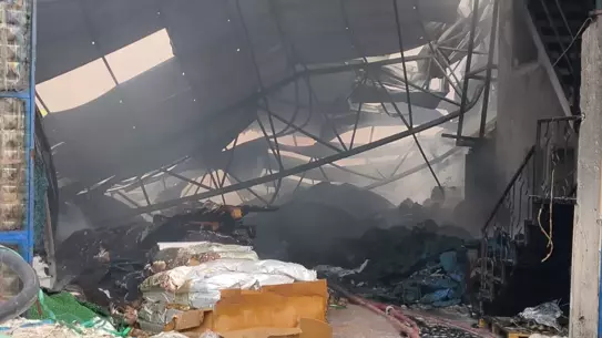 Mersin’de Geri Dönüşüm Tesisindeki Yangın Kontrol Altına Alındı