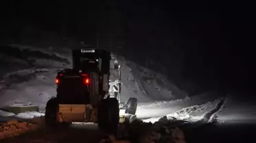 Temizlik ekiplerinin Kavaklıdere’de çalışması