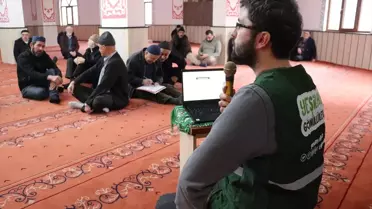 Yeşilay eğitmenleri Aksa Camisi'nde sunum yapıyor