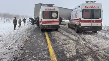 Kazada hasar gören otomobil ve tır