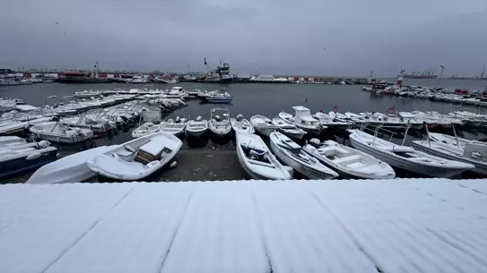 Tekirdağ sokaklarında kar yağışı