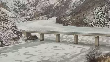 Çoruh Nehri üzerinde buz tabakası