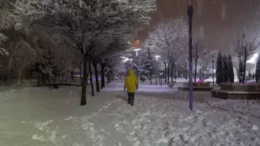 Yozgat yollarında kar birikintileri ve sürücüler