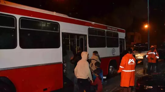 Tarsus'ta sel sonrası su tahliye çalışması