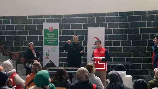 Sur Şubesi'nden Kadın ve Gençlere Kışlık Sebze Fidesi Eğitim Programı