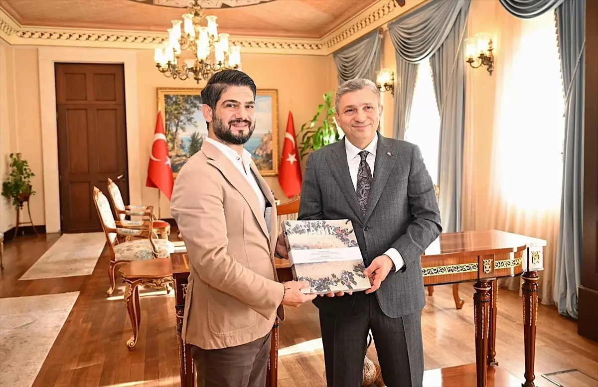 Antalya Valisi Hulusi Şahin, AA’nın “Yılın Kareleri” Fotoğraf Yarışmasına Oy Verdi