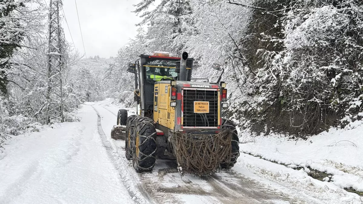 Bartın’da Şiddetli Kar Yağışı 43 Köy Yolunu Kapattı, Açma Çalışmaları Sürüyor