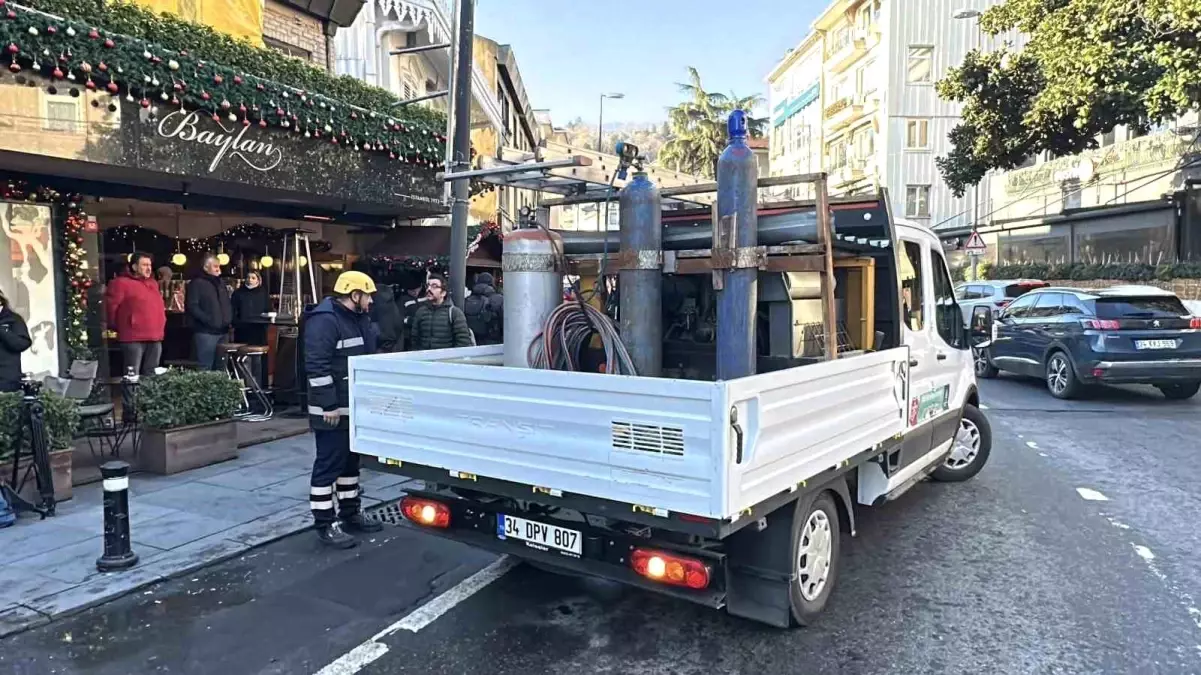 Beşiktaş’taki Baylan Pastanesi’ndeki Kaçak Bölümler Yıkım Aşamasına Girdi