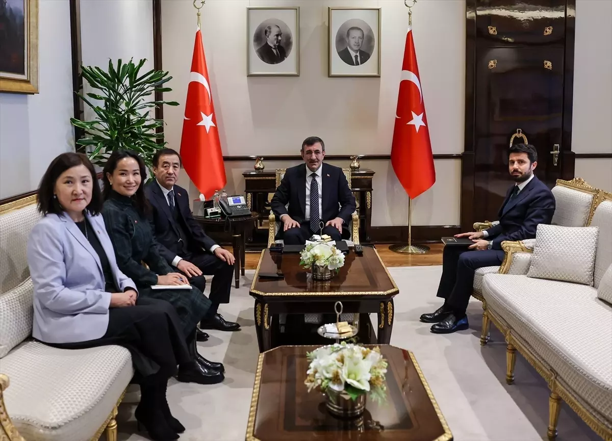 Cumhurbaşkanı Yardımcısı Yılmaz, Moğolistan ve Japonya Büyükelçileriyle Ekonomik İşbirliğini Derinleştirdi