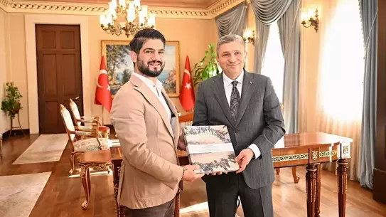 Antalya Valisi Hulusi Şahin, AA’nın “Yılın Kareleri” Fotoğraf Yarışmasına Oy Verdi