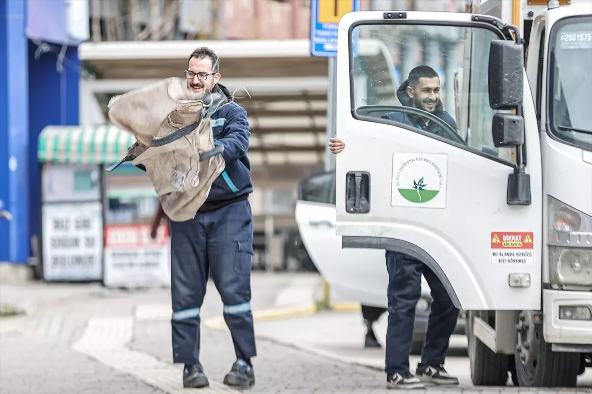 Bursa’da Şiddetli Rüzgarlar Şehri Sarsıyor