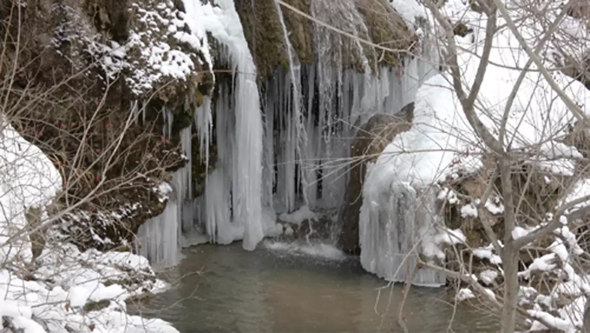 Girlevik Şelalesi Kışın Buz Sarkıtlarıyla Büyülüyor