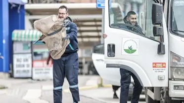 Bursa’da rüzgar etkisiyle devrilen ağaçlar