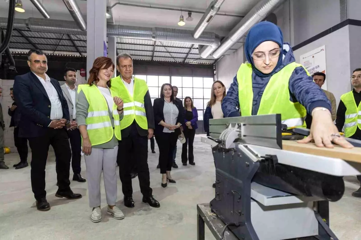 Mersin Büyükşehir Belediyesi, 2025 Sosyal Destek Projeleriyle Topluma Destek Verdi