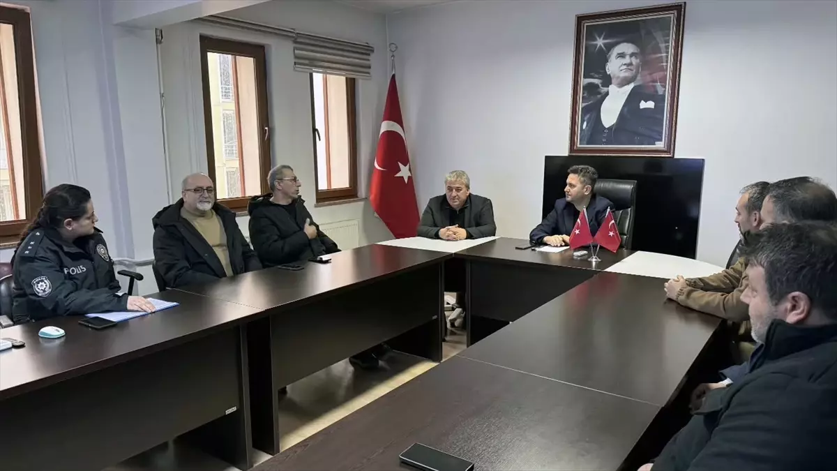 Ayancık Kaymakamlığı'nda Güvenlik Durumu ve Suç Oranları Üzerine Toplantı Gerçekleşti