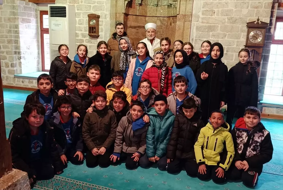 Beypazarı Şehit Samet Üstüner Ortaokulu Öğrencileri Tarihi Sultan Alaeddin Camii’ni Keşfetti