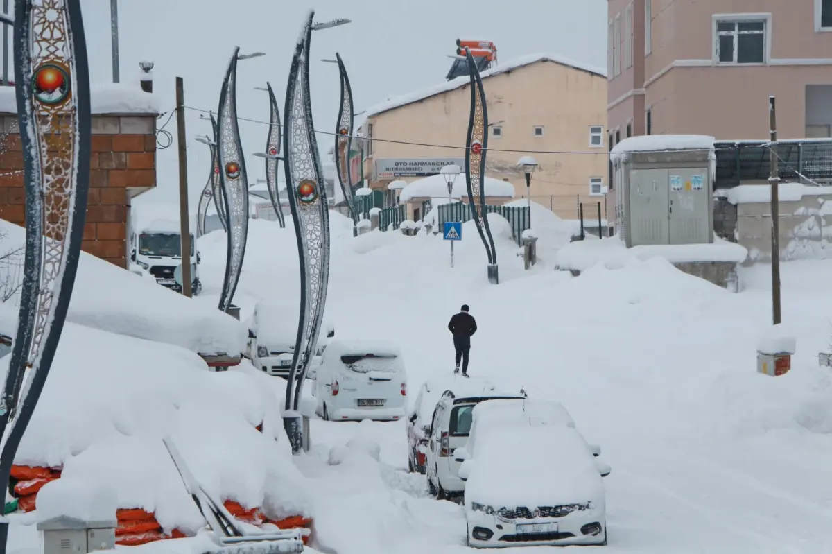 Bingöl’de Şiddetli Kar Yağışı 219 Köy Yolunu Kapattı