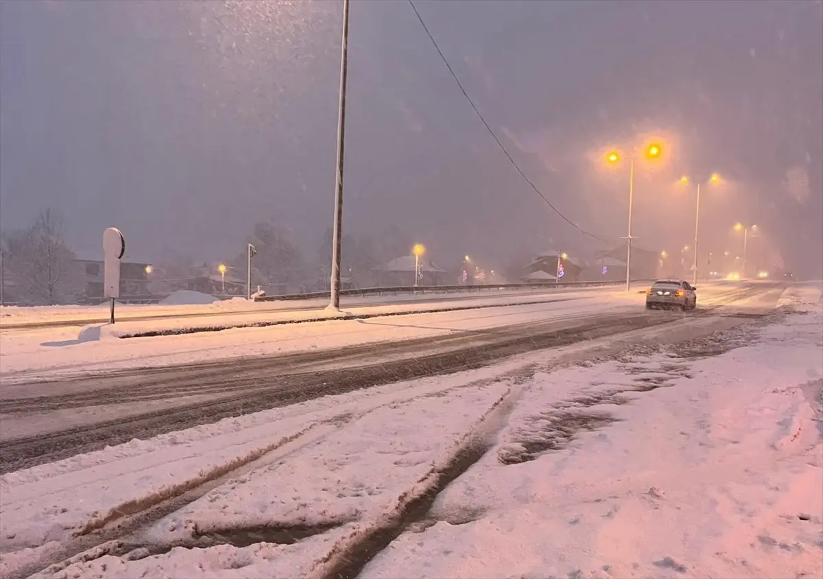 Bolu Dağı’nda Yoğun Kar Yağışı ve Sürücülere Önemli Uyarı