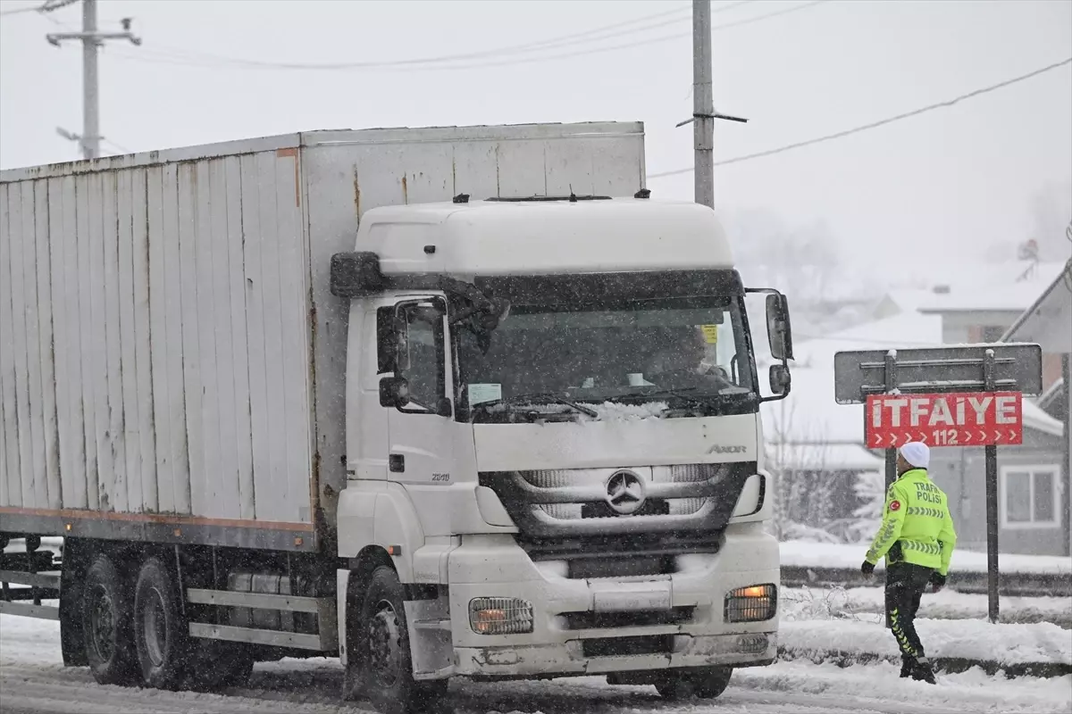 D-100 Kar Kapatması Sonrası Yeniden Açıldı: Bolu Dağı Geçişinde Ulaşım Normalleşti