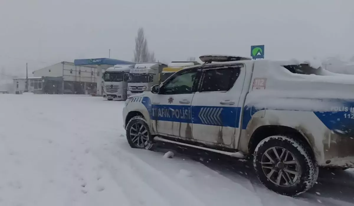 Ardahan’da Ilgar Dağı Geçidi Kar Nedeniyle Kapalı, Okullar Tatil Edildi