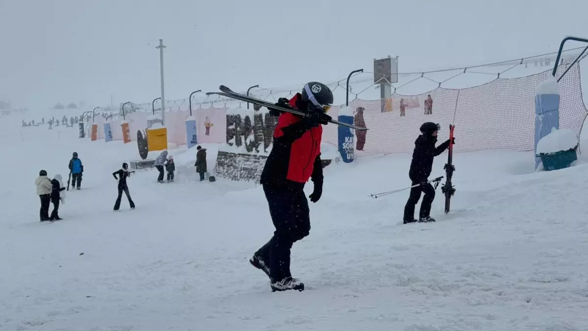 Erciyes Kayak Merkezi'nde Kar Kalınlığı 180 cm'ye Ulaştı