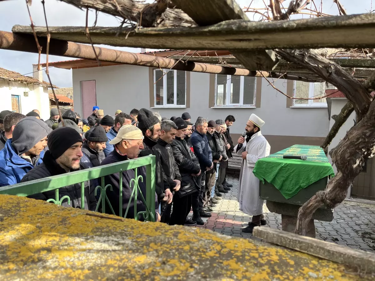 Esra Muratoğlu'nun Cenazesi Çankırı’da Toprağa Verildi, Anne ve Sevgilisi Gözaltında