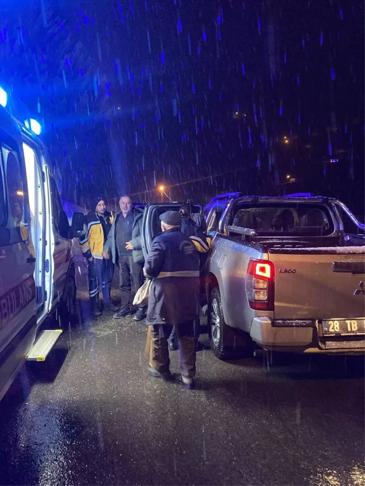 Kar Yağışına Rağmen 98 Yaşındaki Kore Gazisi Hastaneye Ulaştırıldı