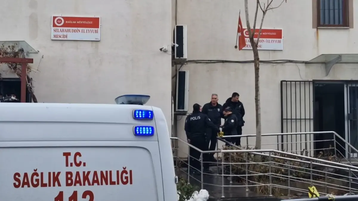 Diyarbakır’da Kur’an Kursunu Hedef Alan Silahlı Saldırıda Bir Kişi Öldü, Güvenlik Görevlisi Yaralandı