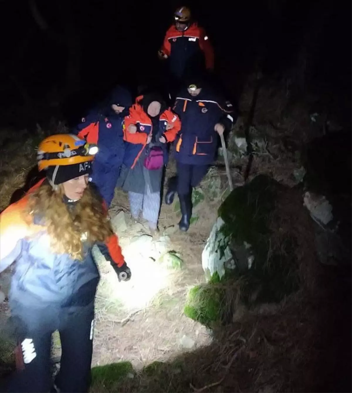 İzmir’de 67 Yaşındaki Kadın, Ormanda Yapılan 4 Saatlik Arama Sonrası Sağ Salim Bulundu