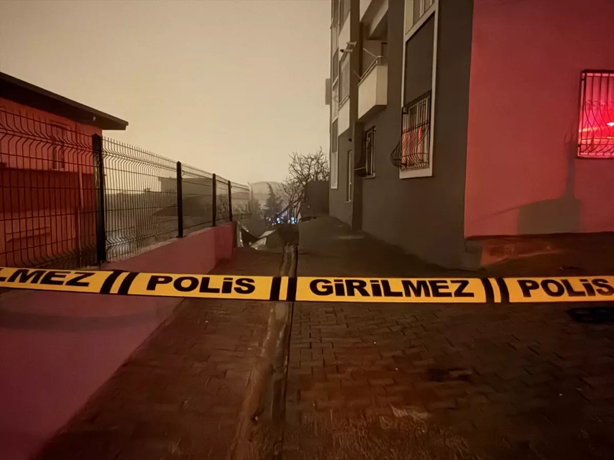 Kahramanmaraş Dulkadiroğlu’nda 4 Katlı Bina İstinat Duvarı Çöktü