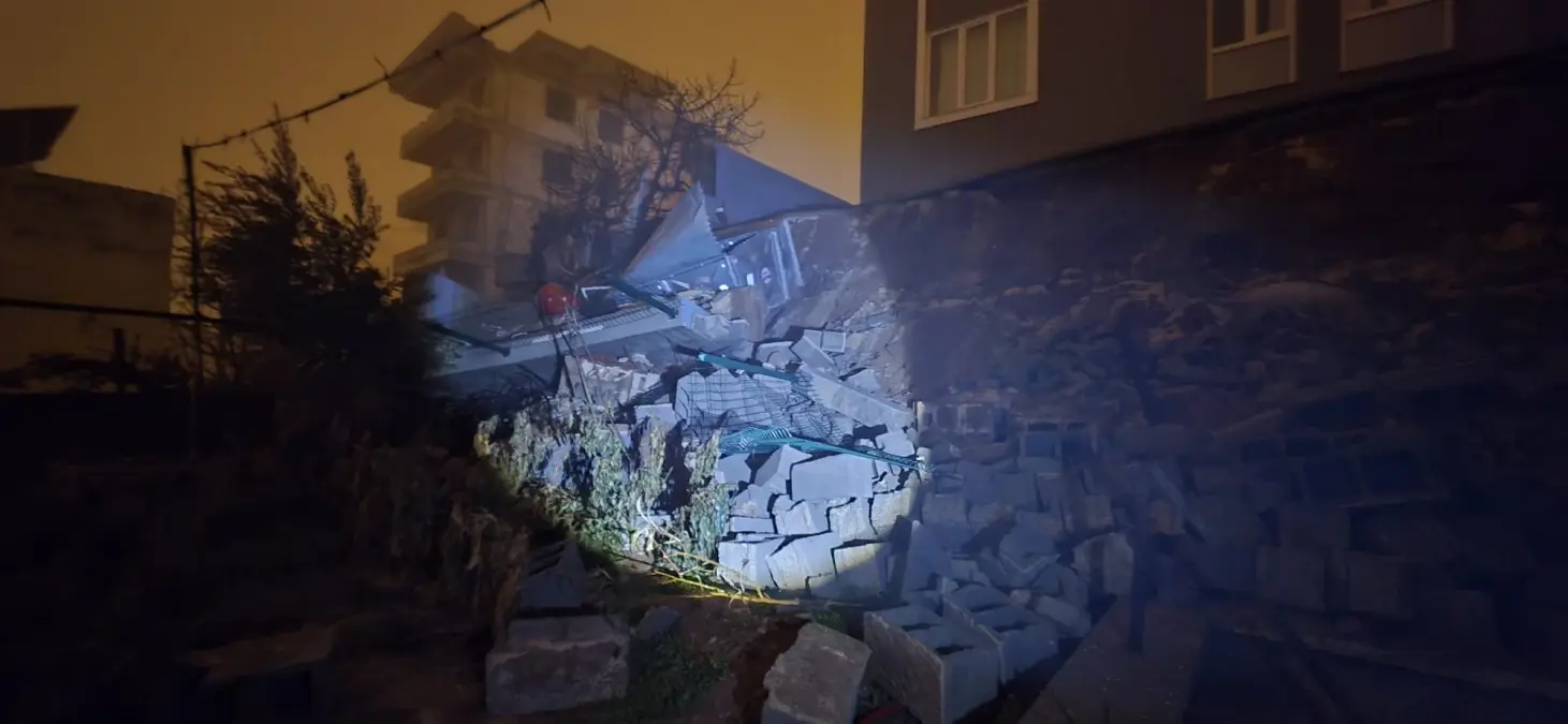 Kahramanmaraş’ta Yağış Sonrası İstinat Duvarı Çöküşü, Üç Konut ve Apartman Tahliye Edildi