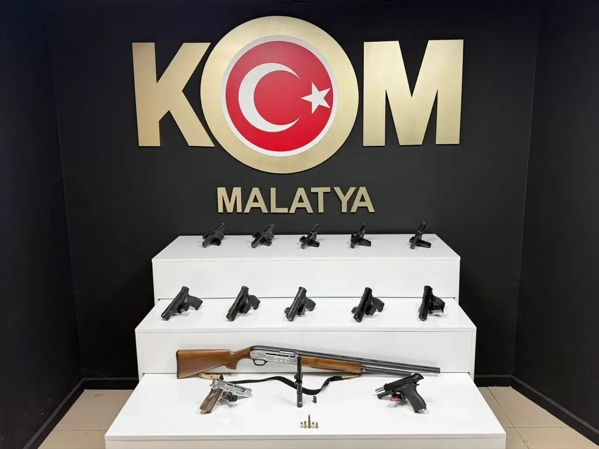 Malatya’da 13 Ruhsatsız Silah Ele Geçirildi, 3 Şüpheli Gözaltına Alındı